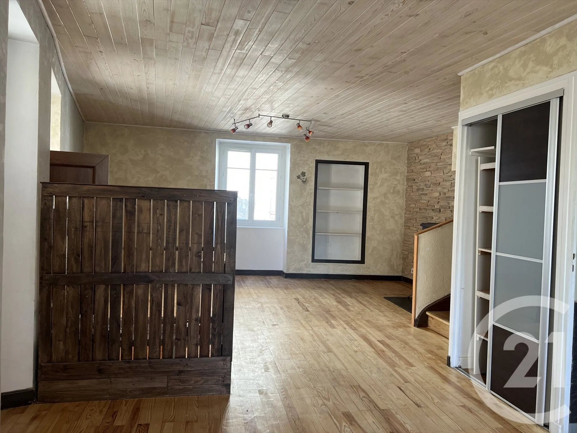 Maison à louer, 97m², Roiffieux
