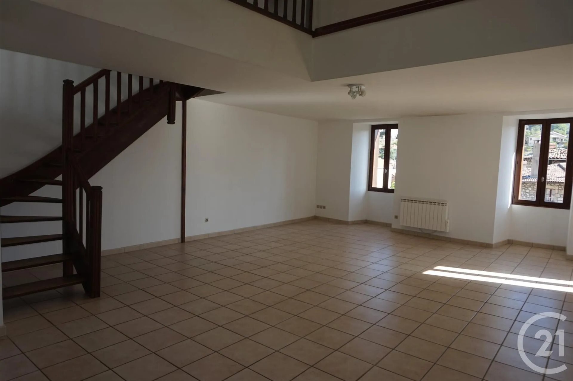 Appartement à louer, 120m², Bourg-Argental