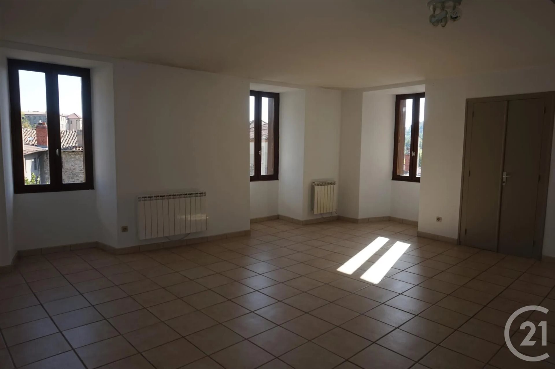 Appartement à louer, 120m², Bourg-Argental