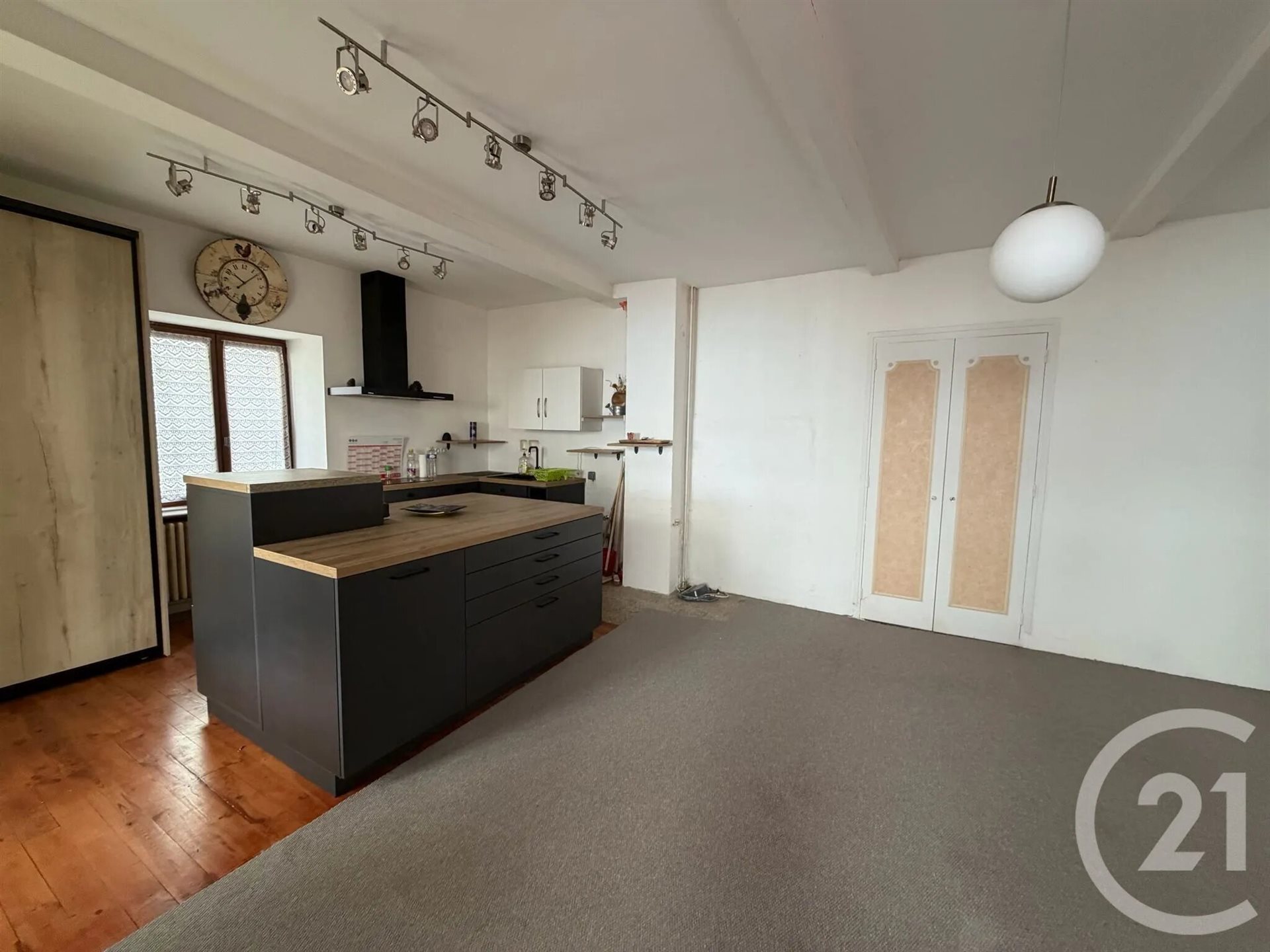 Maison à vendre, 74m², Bourg-Argental