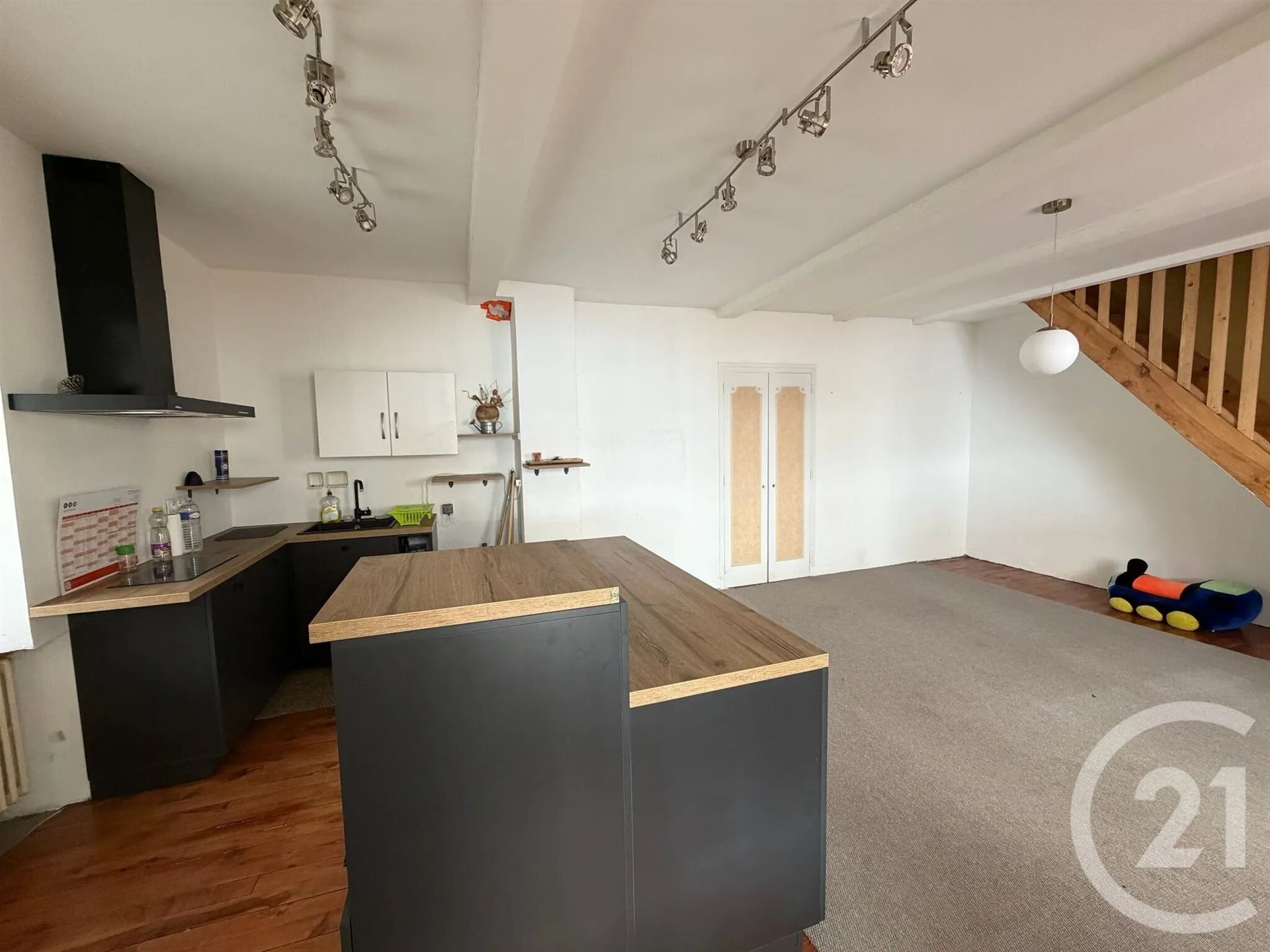 Maison à vendre, 74m², Bourg-Argental