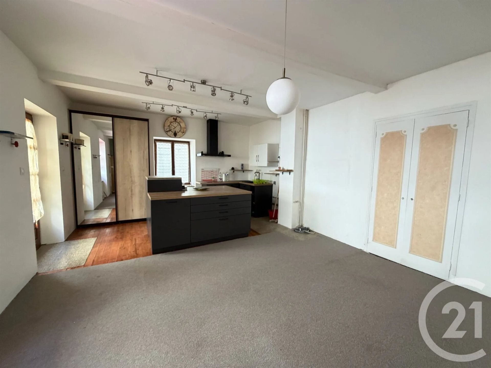 Maison à vendre, 74m², Bourg-Argental