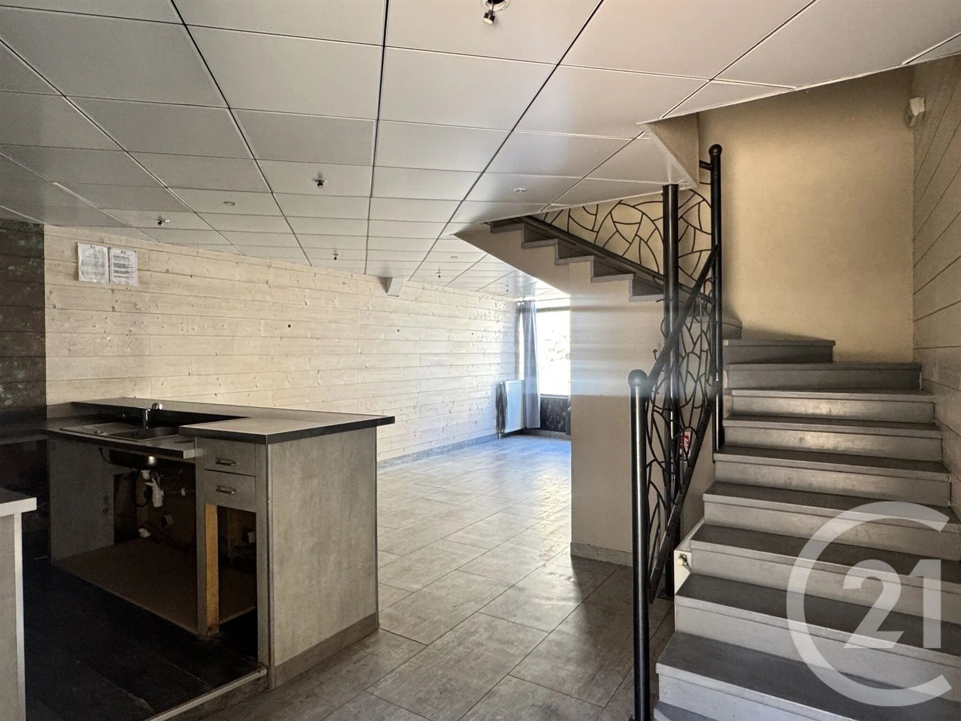 Maison à vendre, 214m², Bourg-Argental