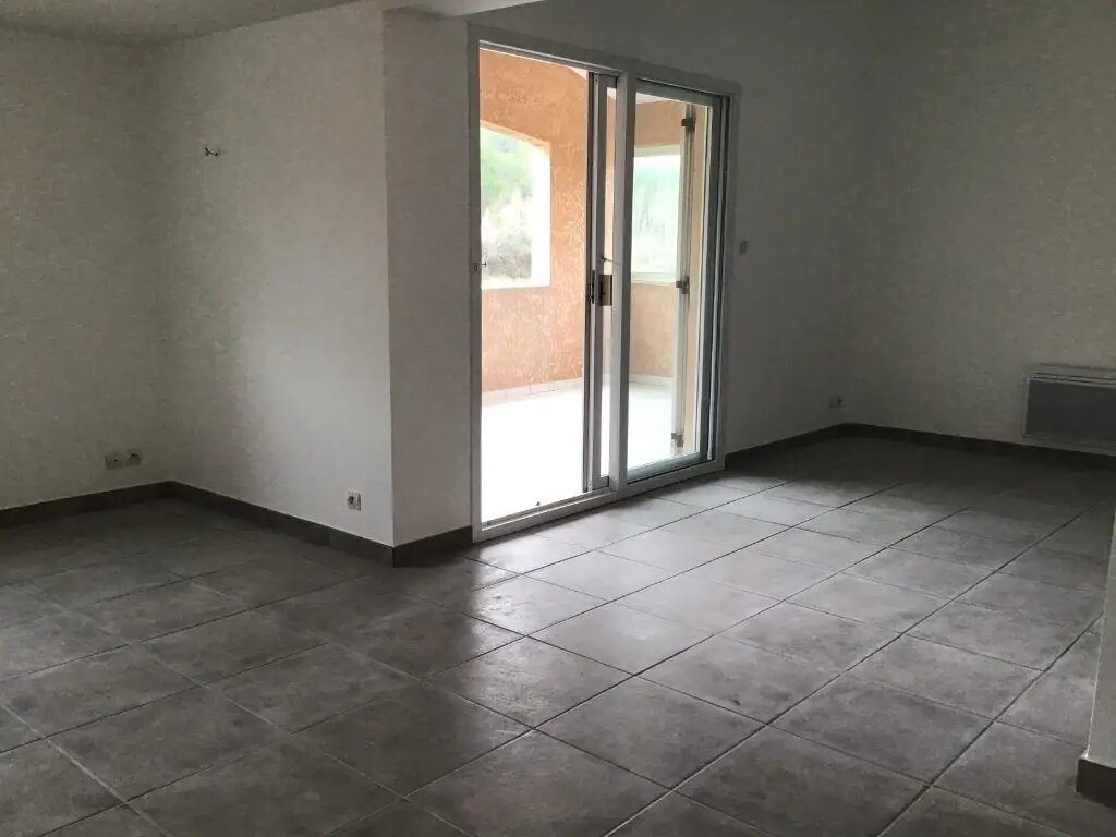 Appartement à louer, 65m², Saint-Mitre-les-Remparts
