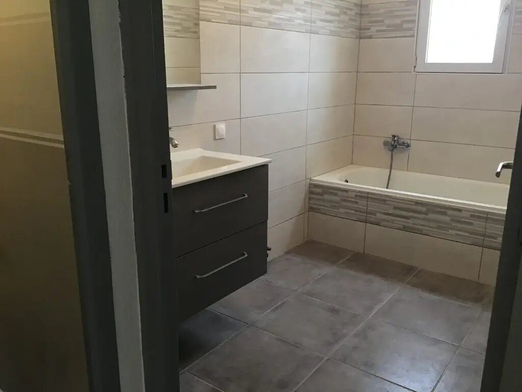 Appartement à louer, 65m², Saint-Mitre-les-Remparts