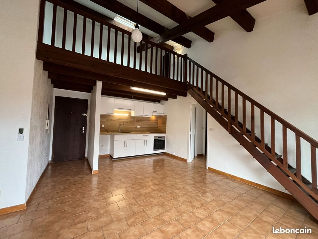 Appartement à louer, 57m², Saint-Mitre-les-Remparts
