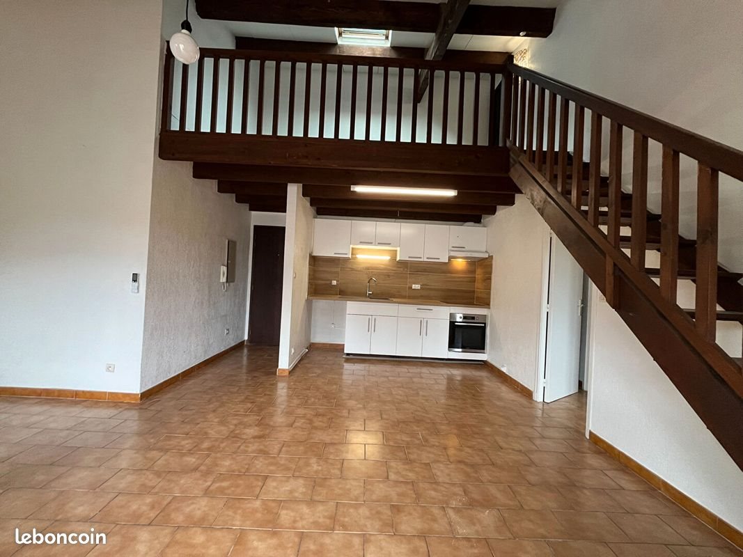 Appartement à louer, 57m², Saint-Mitre-les-Remparts