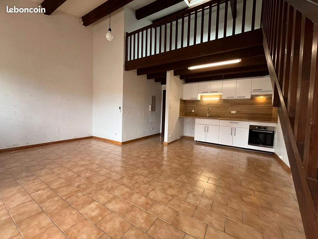 Appartement à louer, 57m², Saint-Mitre-les-Remparts