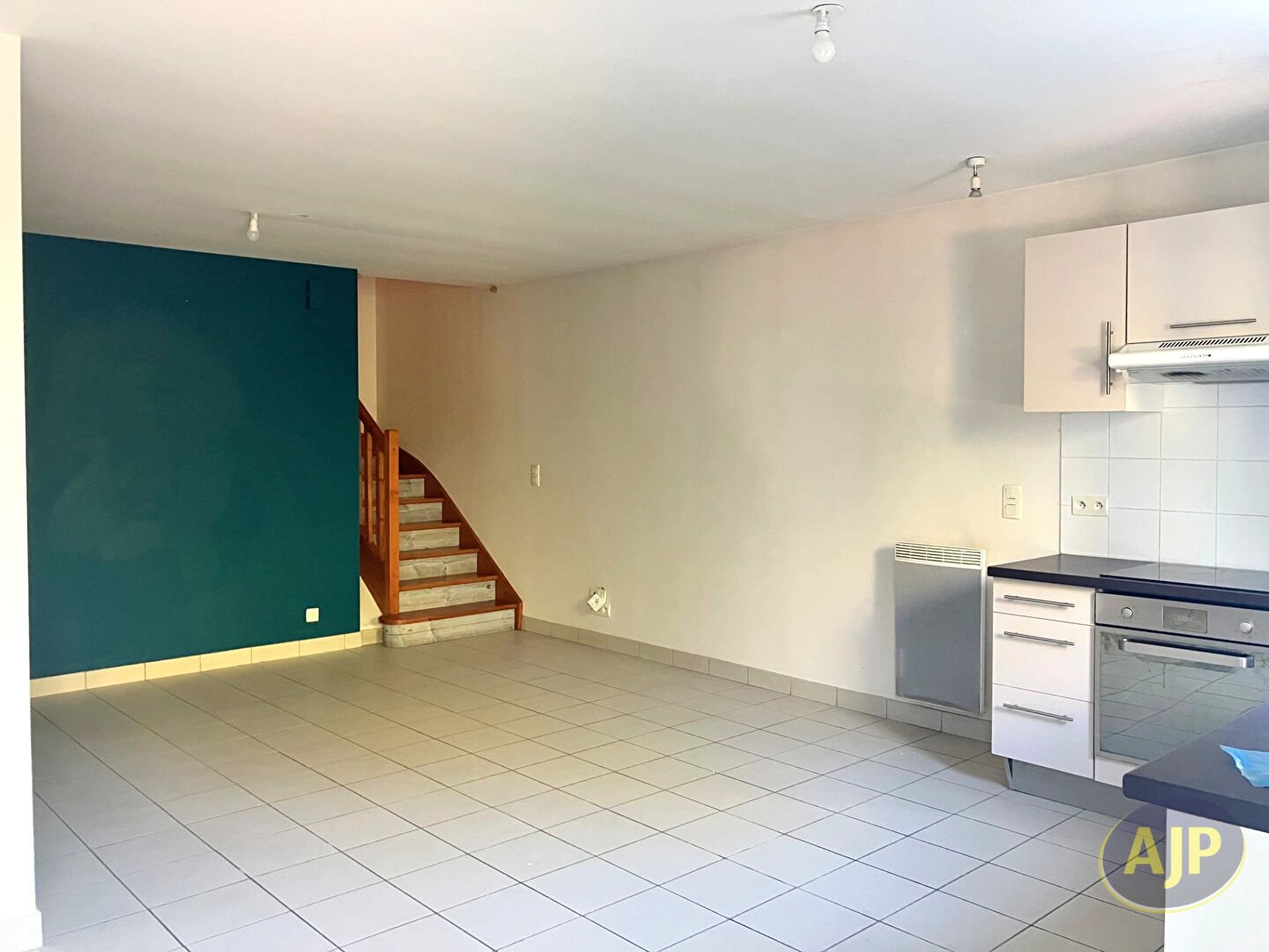 Maison à louer, 101m², Arveyres