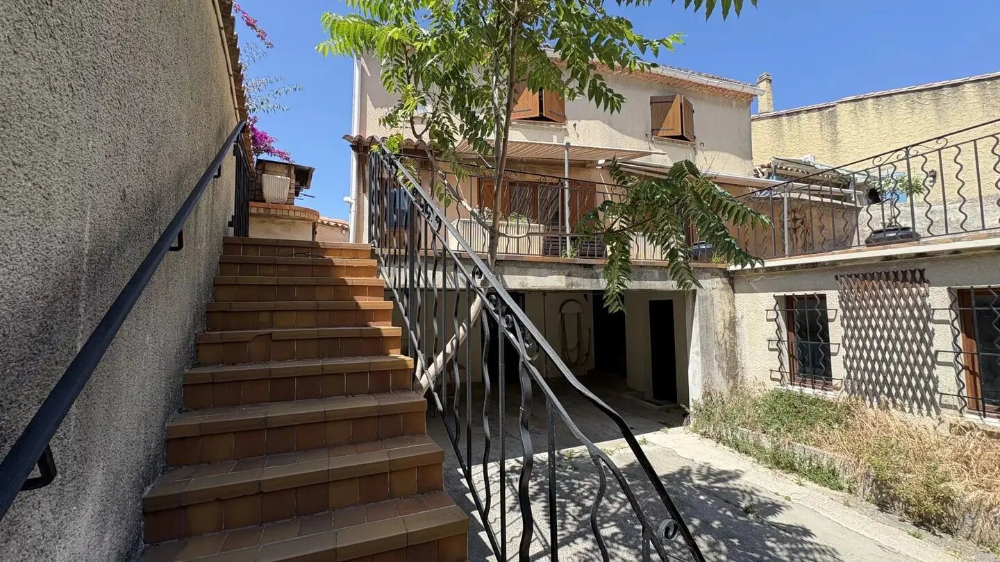 Maison à vendre, 130m², Saint-Mitre-les-Remparts