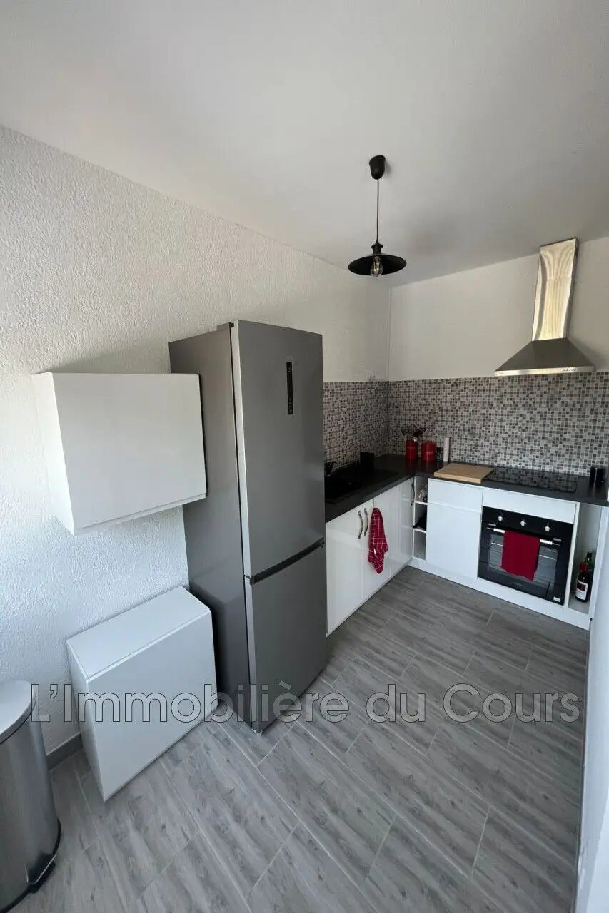 Appartement à louer, 32m², Marignane