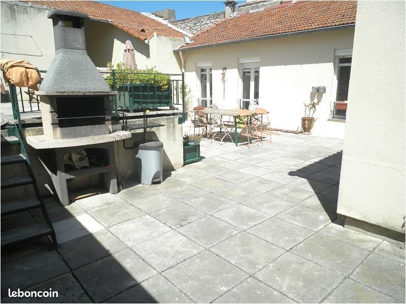 Appartement à louer, 301m², Alès