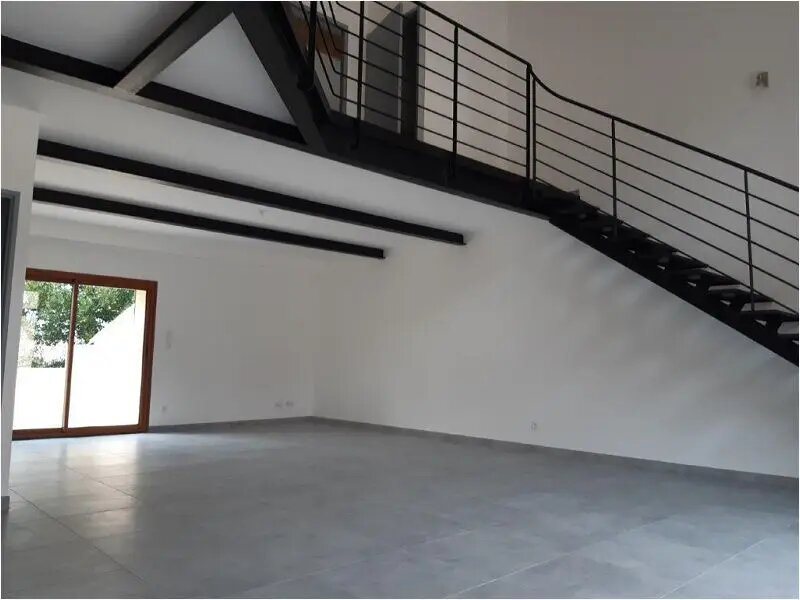 Maison à louer, 103m², Lézan