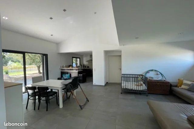Maison à louer, 193m², Meyreuil