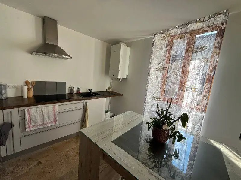 Maison à louer, 71m², Lalbenque