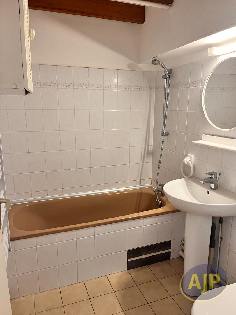 Appartement à louer, 40m², Saintes