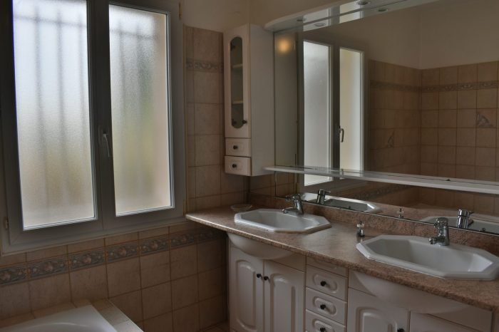 Maison à vendre, 183m², Saint-Pantaléon-de-Larche