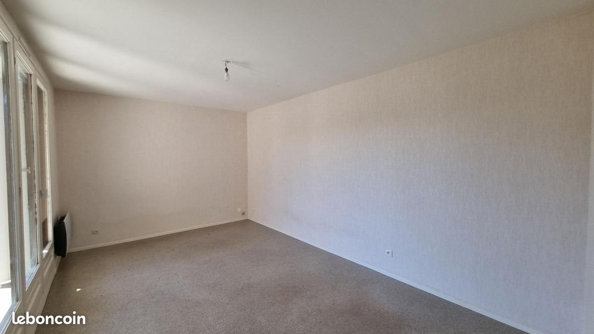 Appartement à louer, 68m², Merlines