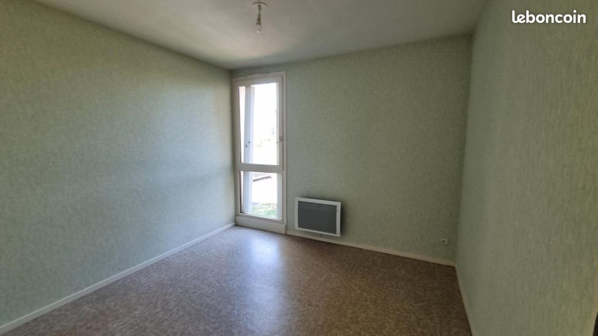 Appartement à louer, 68m², Merlines