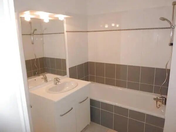 Appartement à louer, 46m², L'Etrat