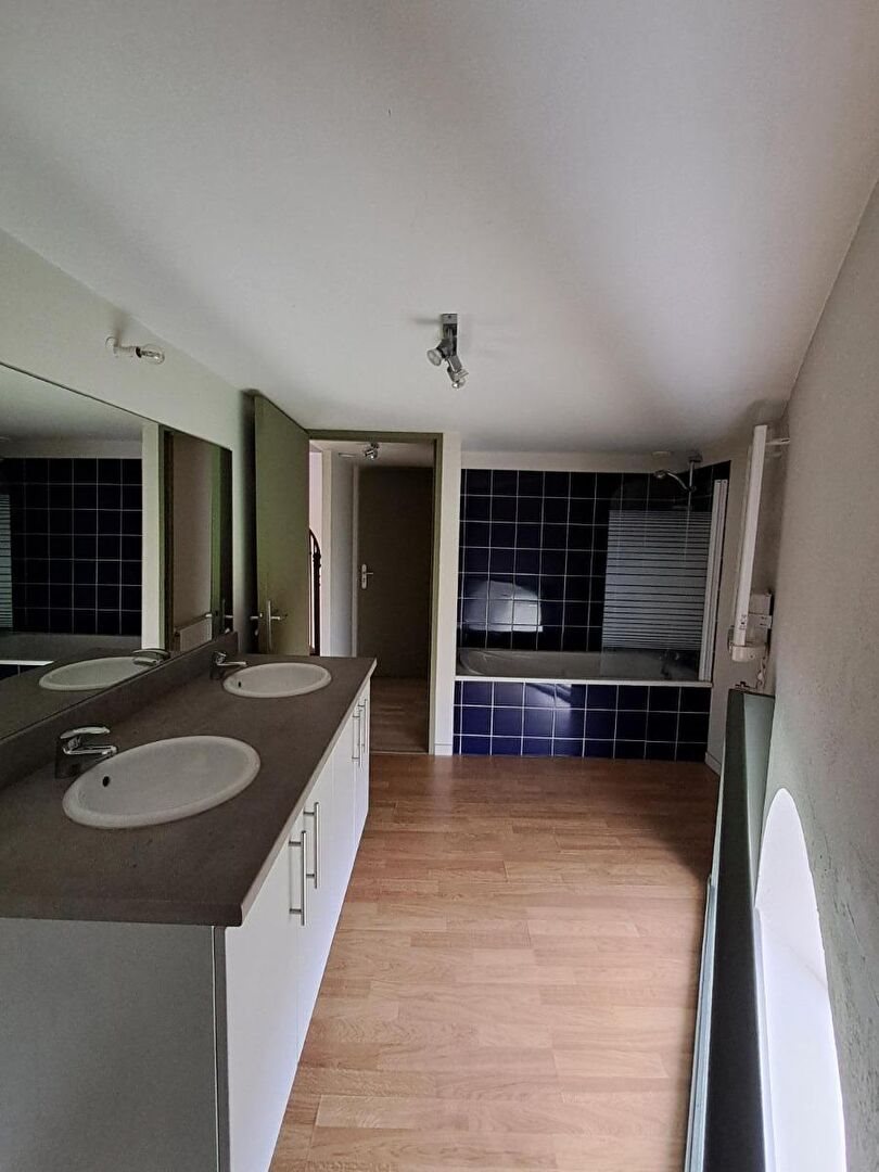Appartement à louer, 138m², Le Cellier