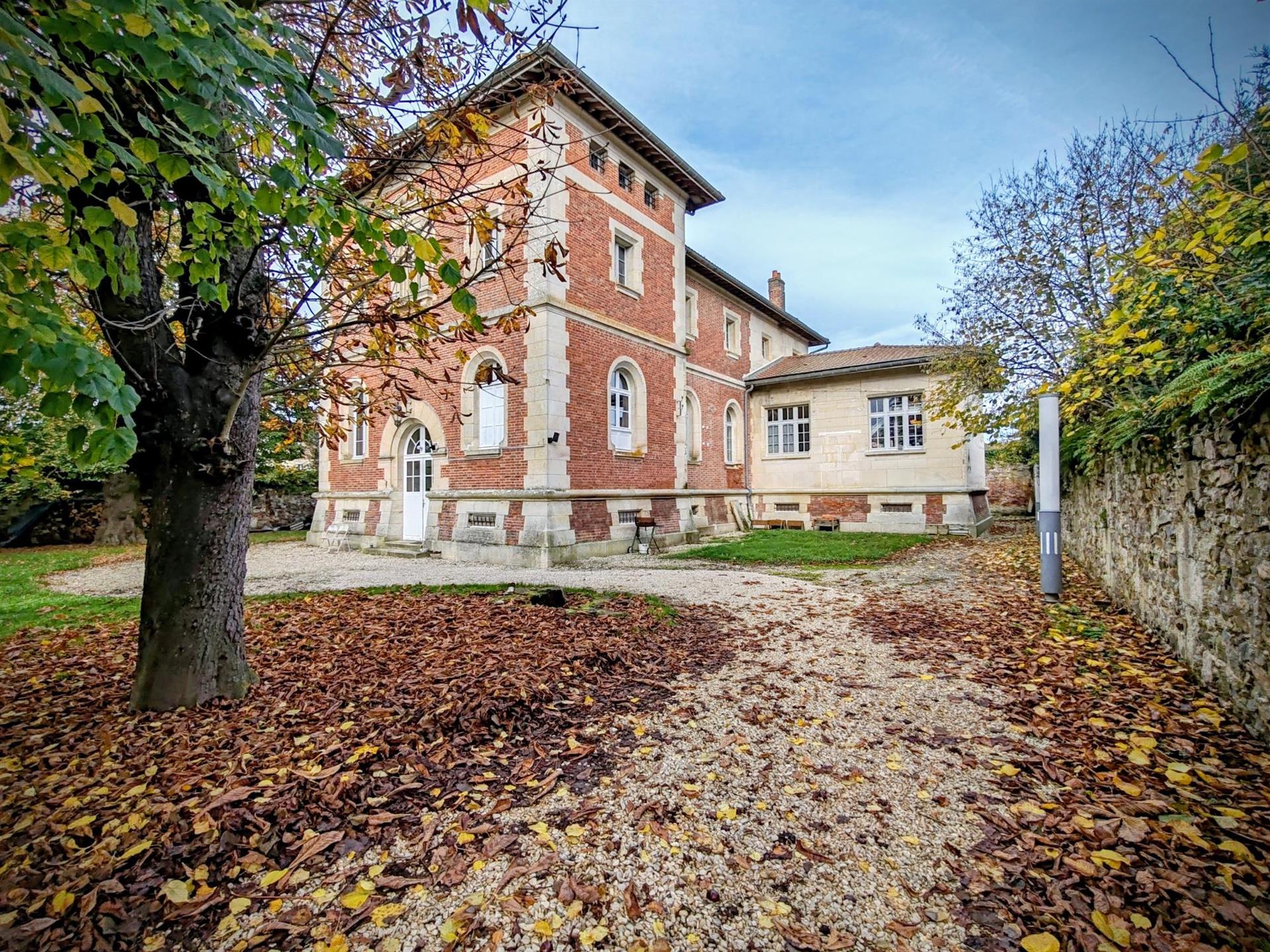 Maison à vendre, 470m², Crépy-en-Valois