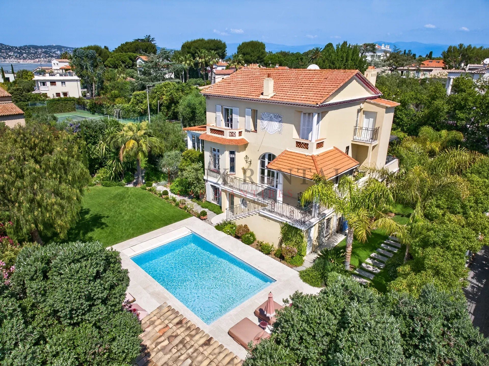 Maison à louer, 300m², Antibes