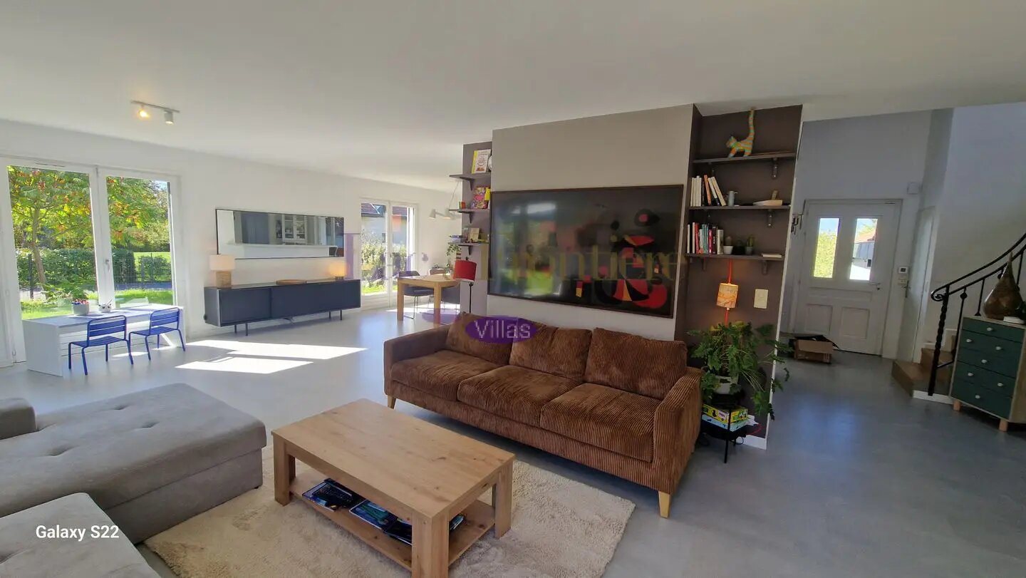 Maison à vendre, 173m², Nernier