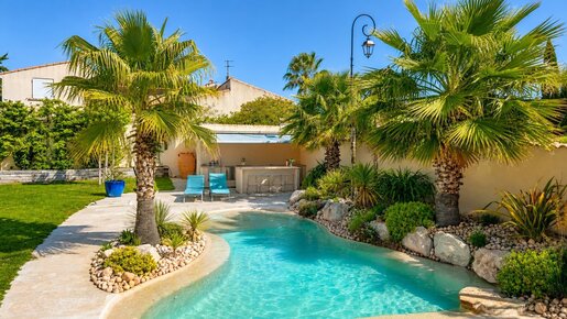 Maison 8 pièces 200 m² · à Saint-Mitre-les-Remparts · 200 m² · 799 000 €