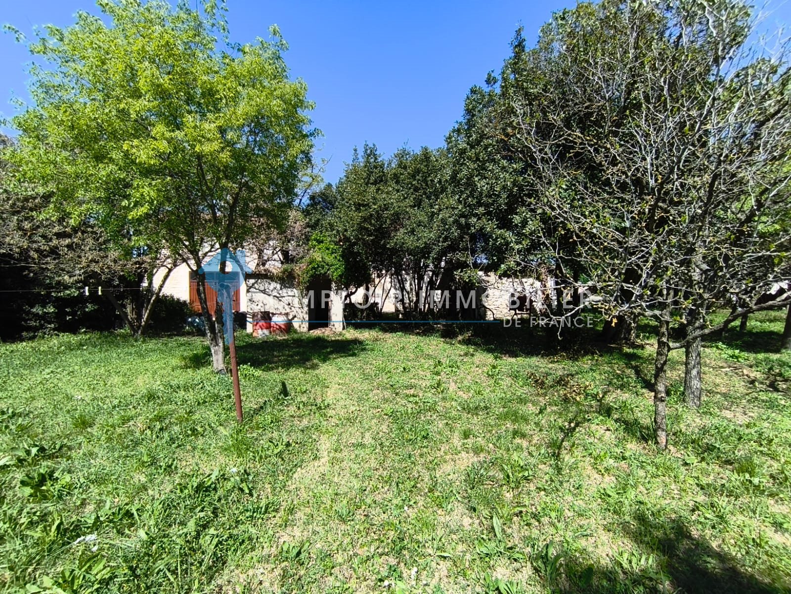 Department (13) Arles - Building plot with several buildings (farmhouse) - Vue 3