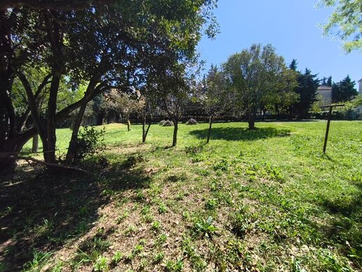 Terrain 3450 m² · à Arles · 1 275 000 €