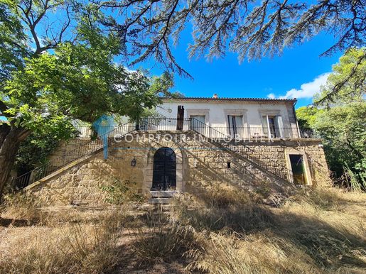 Maison 20 pièces 1000 m² · à Beauvoisin · 1 000 m² · 890 000 €