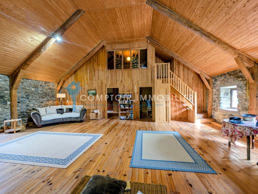 Maison 12 pièces 250 m² · à Usclades-Et-Rieutord · 250 m² · 372 000 €