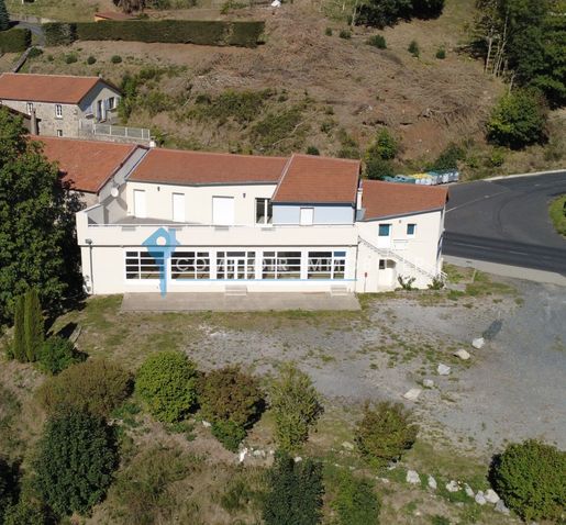 Local commercial 9 pièces 307 m² · à Lanarce · 307 m² · 299 000 €