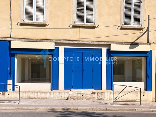 Local commercial 3 pièces 121 m² · à Ghisonaccia · 121 m² · 289 000 €