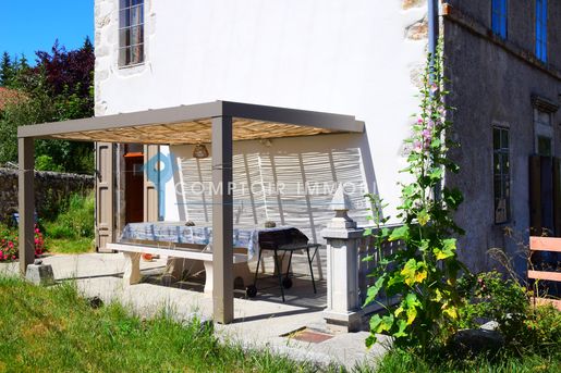 Maison 8 pièces 160 m² · à Lachapelle-Graillouse · 160 m² · 249 000 €