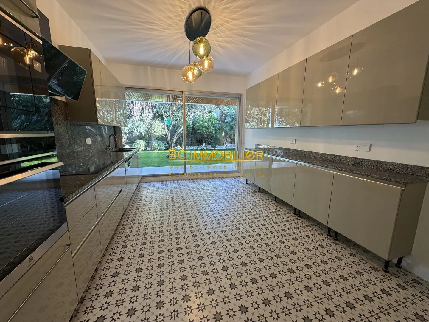 Appartement à louer, 170m², Marseille 7ème