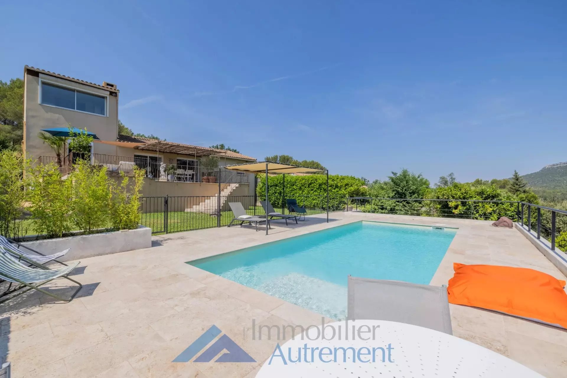 Maison à vendre, 231m², Châteauneuf-le-Rouge