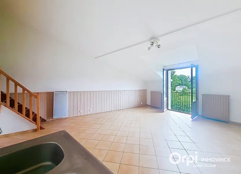 Appartement à louer, 77m², Neuvéglise