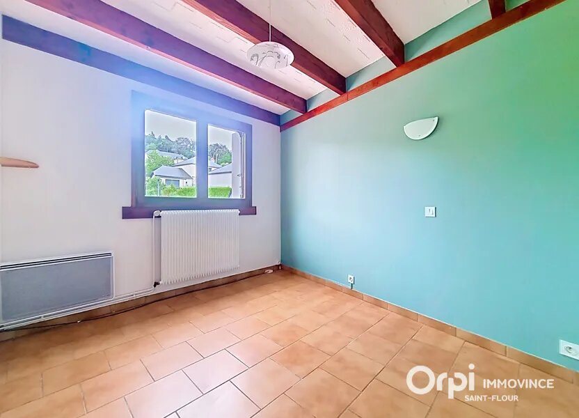Appartement à louer, 77m², Neuvéglise