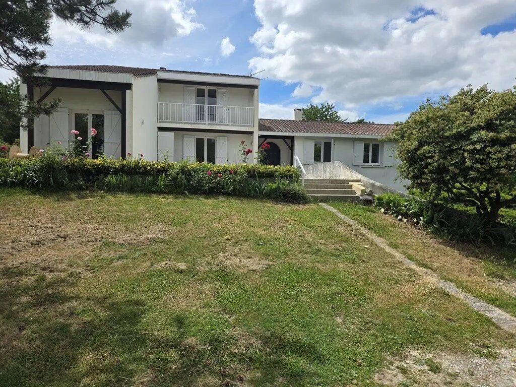 Maison à louer, 179m², Saintes