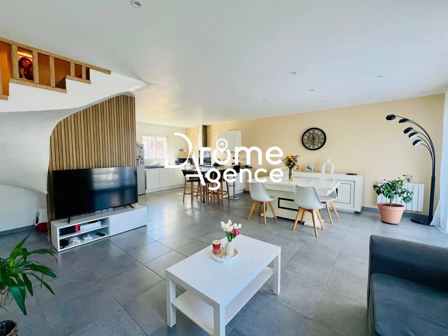 Maison à vendre, 93m², Bésayes
