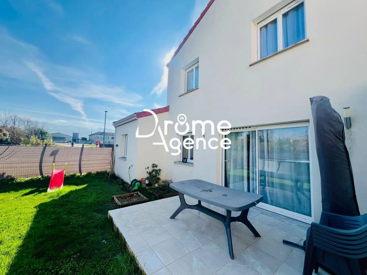 Maison à vendre, 93m², Bésayes