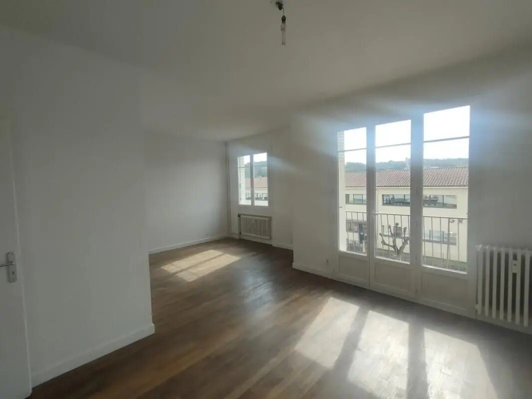 Appartement à louer, 79m², Roussillon