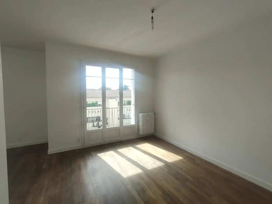 Appartement à louer, 79m², Roussillon