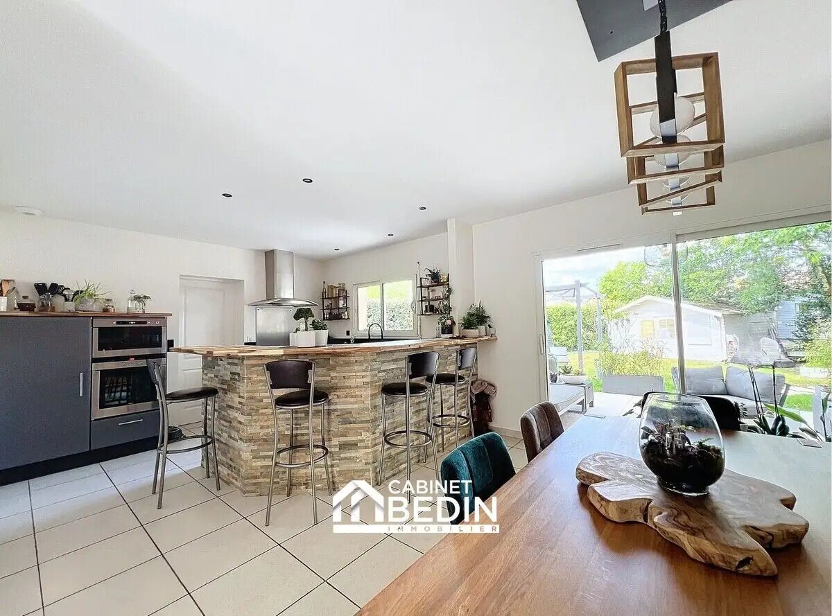 Maison à vendre, 186m², Saint-Médard-d'Eyrans