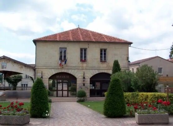 Maison à louer, 92m², Targon