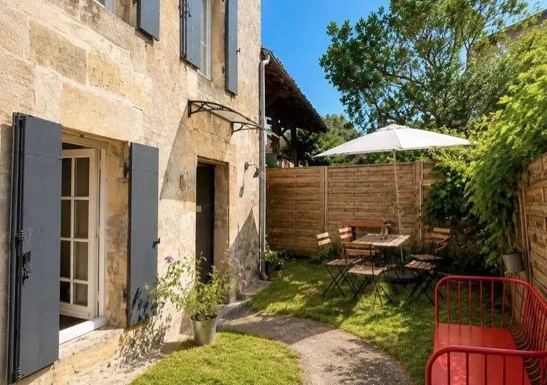 Maison à louer, 3m², Guîtres