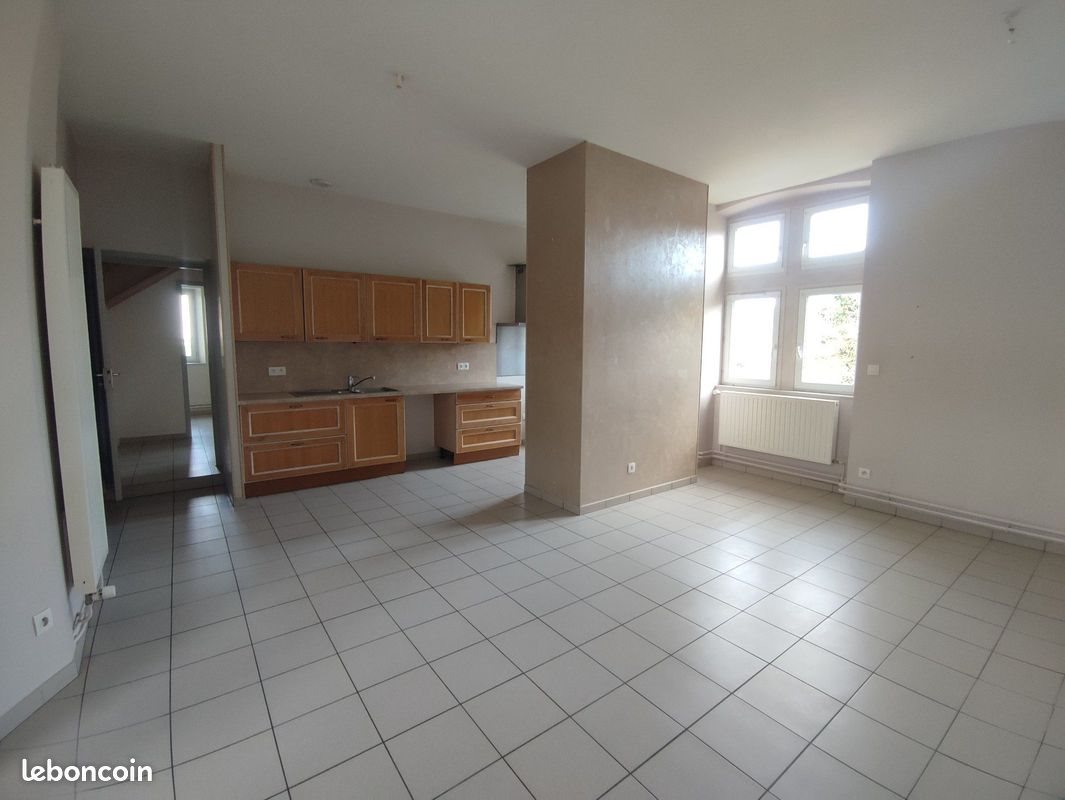 Appartement à louer, 128m², Chuzelles