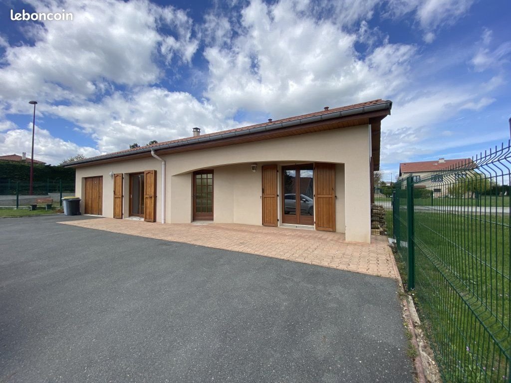Maison à louer, 117m², Essertines-en-Châtelneuf